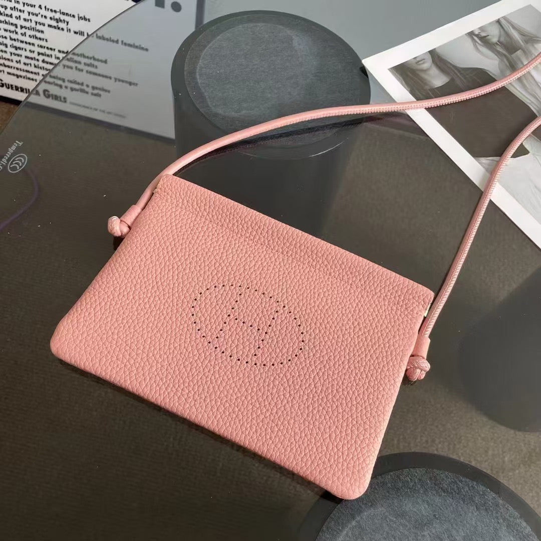 The Hanover Pouch