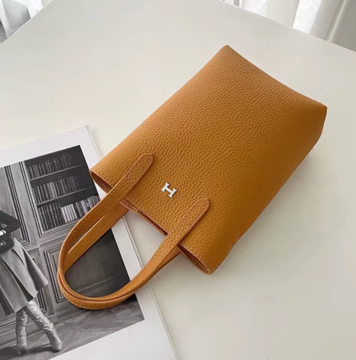 The Hamburg Tote