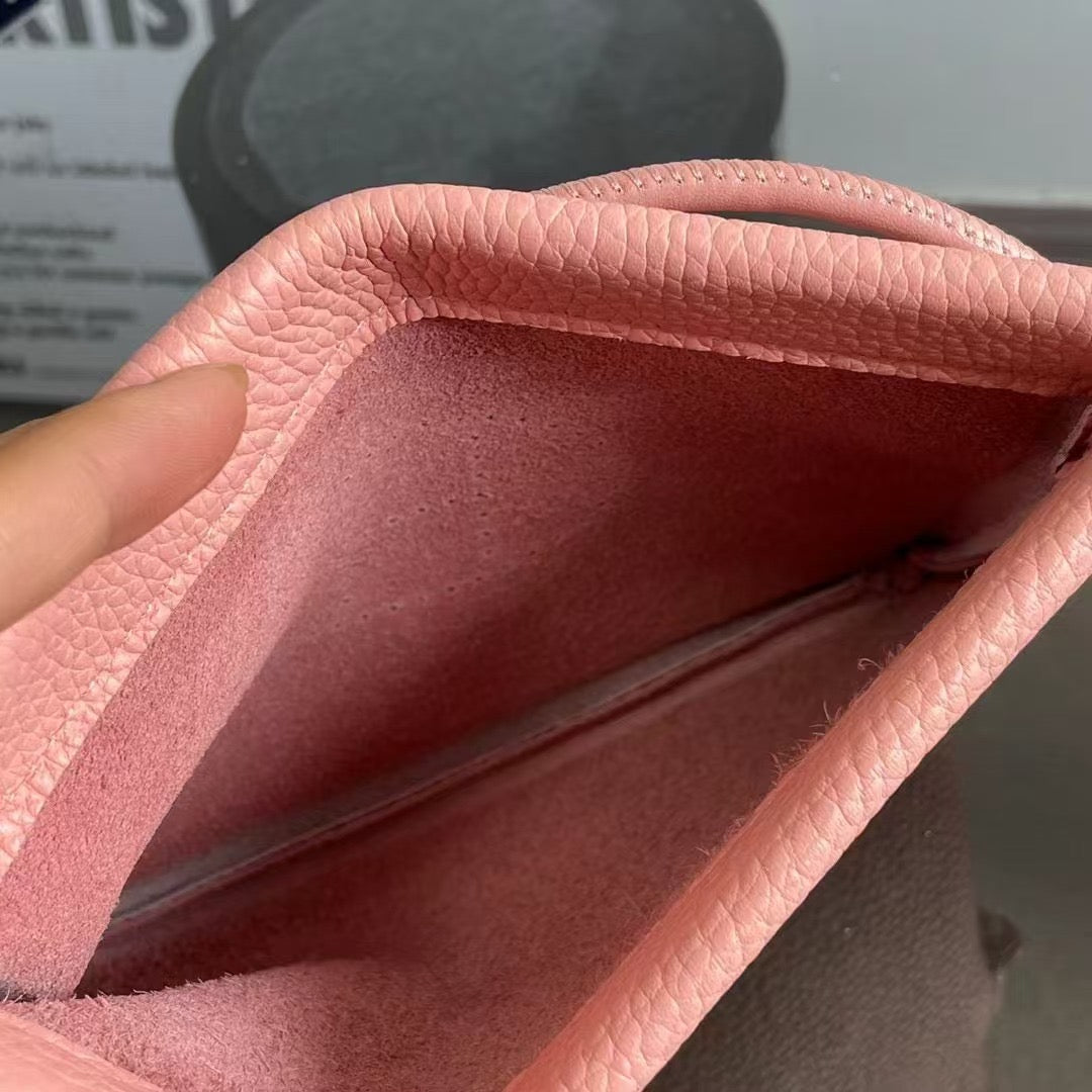 The Hanover Pouch